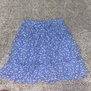 Sienna sky size XS floral slit with ties.